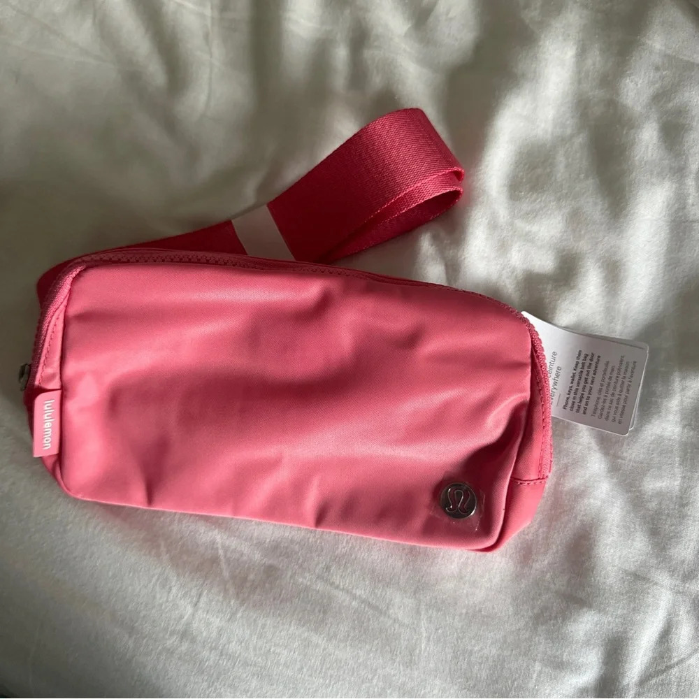 🆕💕 Lululemon Everywhere Belt Bag Sakura Pink